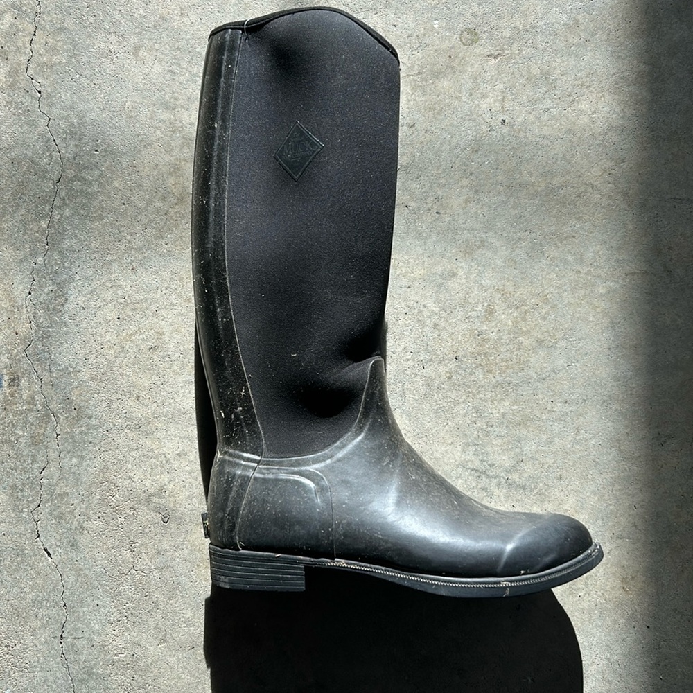 Women’s muck boots-designed to look like riding boots